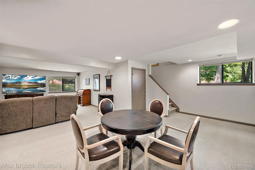 4872 Cliffside Drive West Bloomfield Charter Township, MI 48323