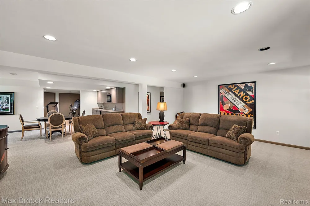 4872 Cliffside Drive West Bloomfield Charter Township, MI 48323