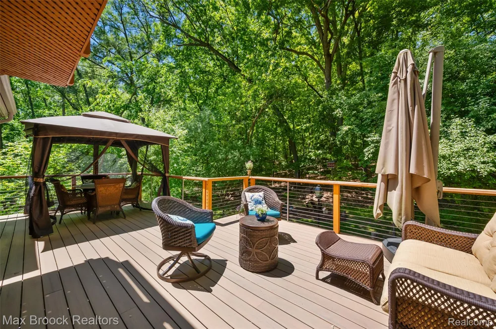 4872 Cliffside Drive West Bloomfield Charter Township, MI 48323