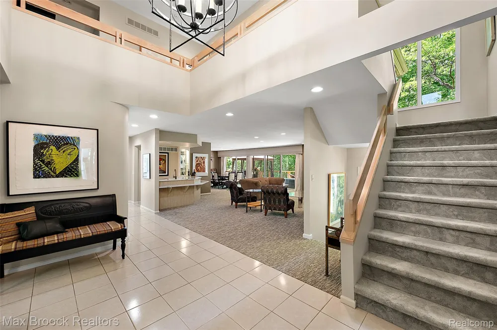 4872 Cliffside Drive West Bloomfield Charter Township, MI 48323