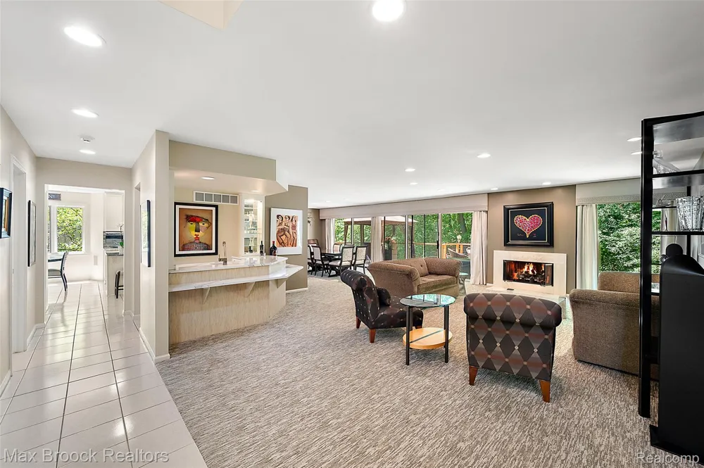 4872 Cliffside Drive West Bloomfield Charter Township, MI 48323