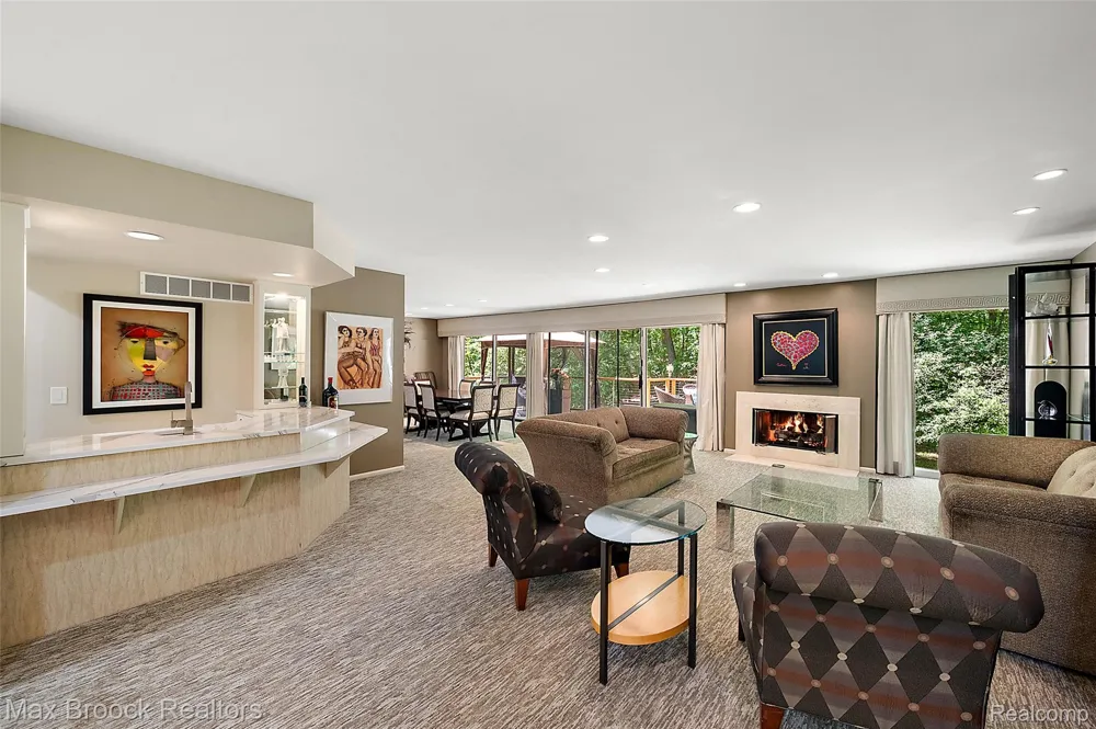 4872 Cliffside Drive West Bloomfield Charter Township, MI 48323