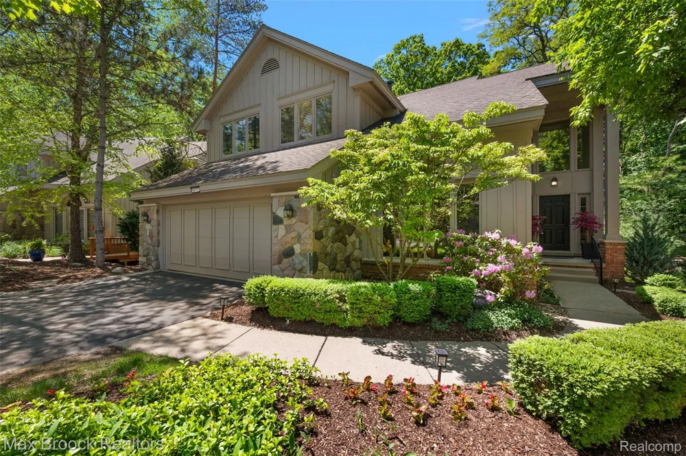4872 Cliffside Drive West Bloomfield Charter Township, MI 48323