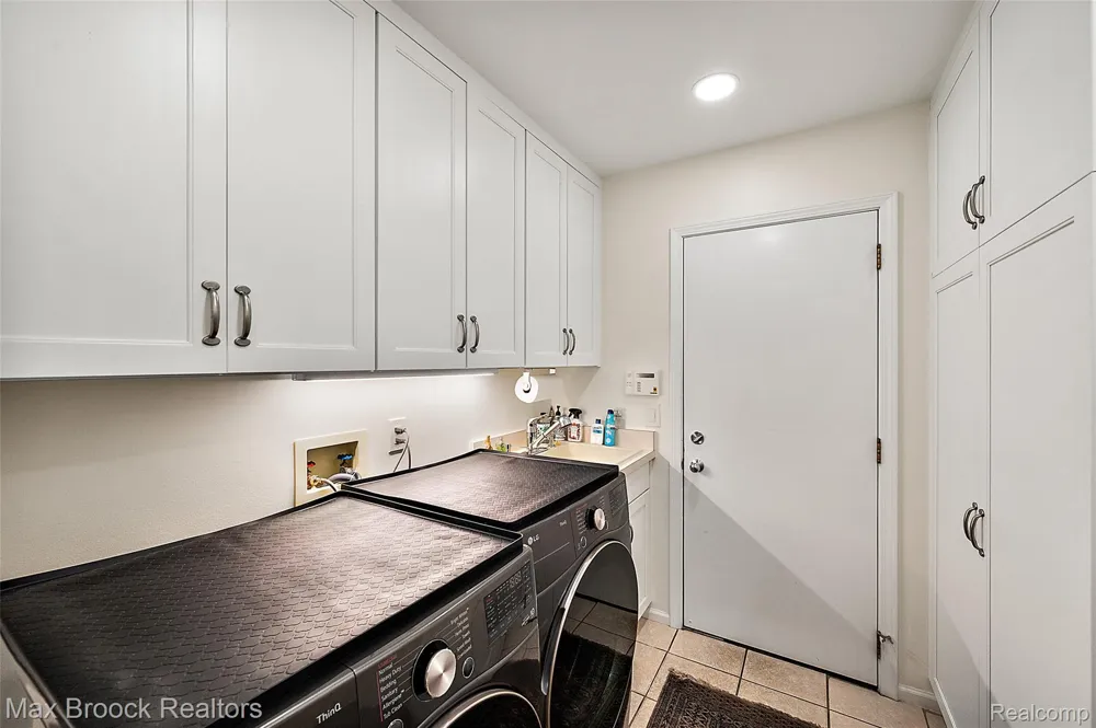4872 Cliffside Drive West Bloomfield Charter Township, MI 48323