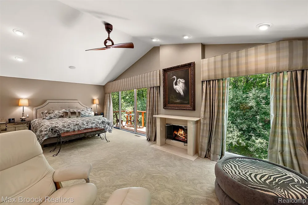 4872 Cliffside Drive West Bloomfield Charter Township, MI 48323