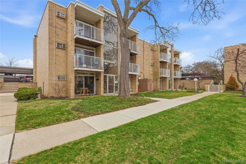 4913 Crooks Road #G1