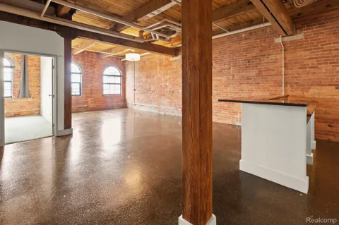 6533 E Jefferson Avenue #333E