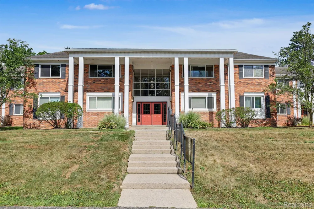 525 Fairbrook Street #207 Northville City, MI 48167