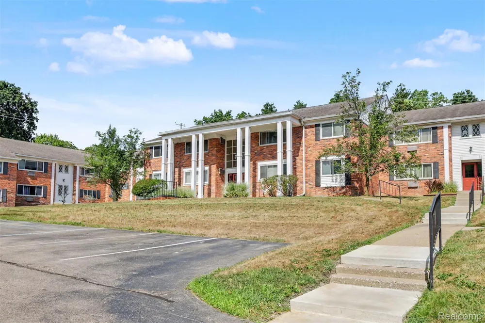 525 Fairbrook Street #207 Northville City, MI 48167