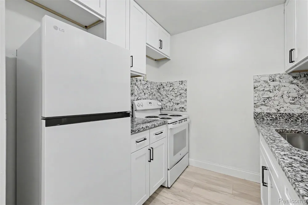 525 Fairbrook Street #207 Northville City, MI 48167