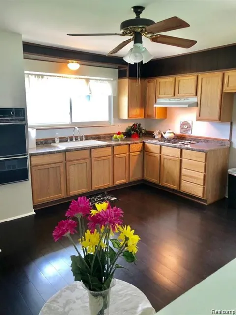 38022 LYNDON STREET