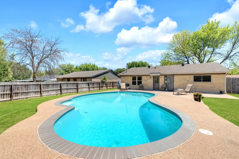5721 Macneill Drive Haltom City, TX 76148
