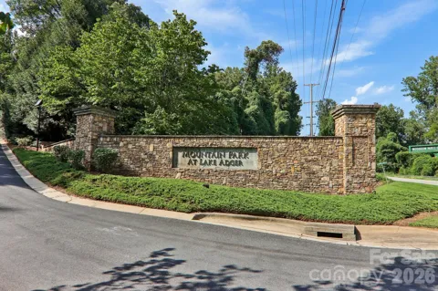 35 Mountain Parkway