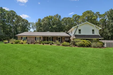 212 Simpson Drive NE