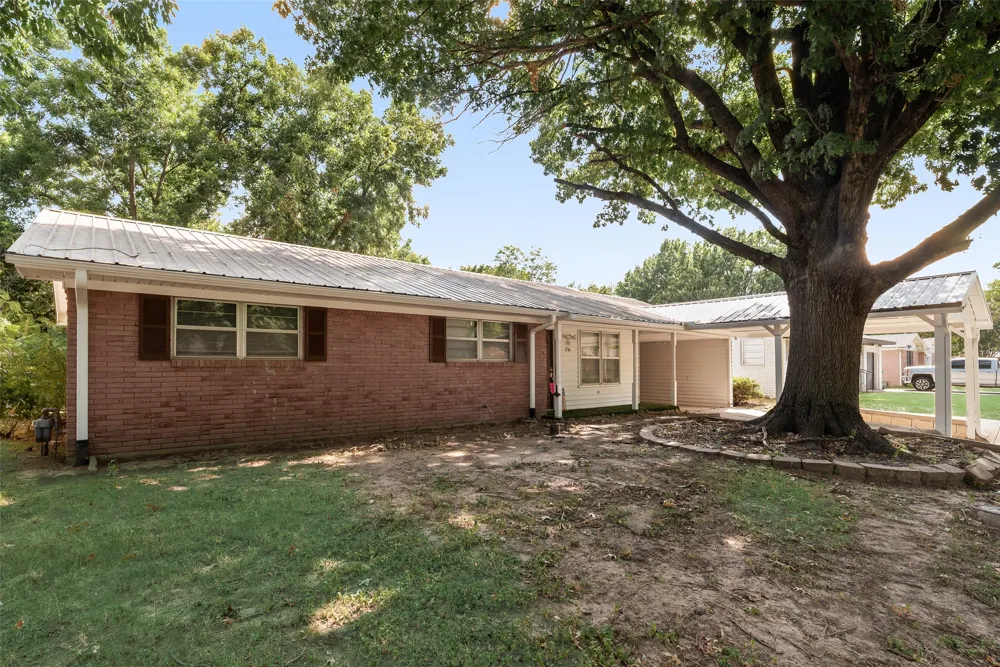 1716 Harris Street Gainesville, TX 76240