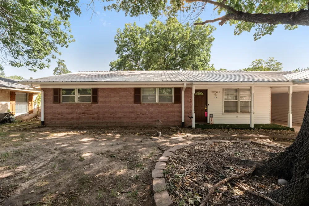 1716 Harris Street Gainesville, TX 76240