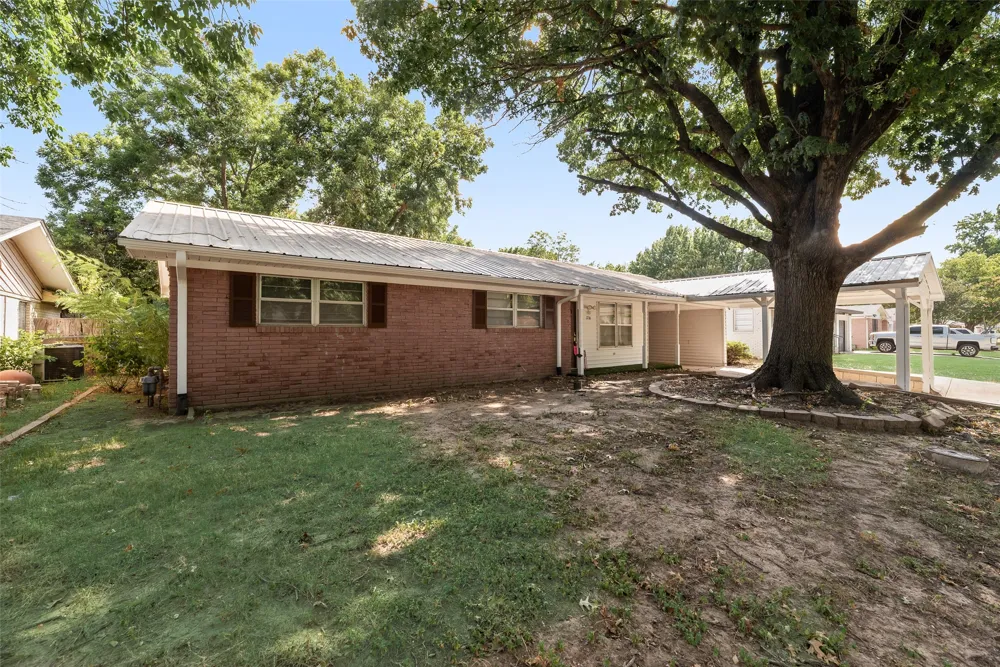 1716 Harris Street Gainesville, TX 76240