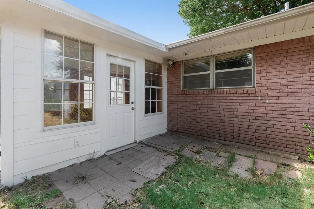 1716 Harris Street Gainesville, TX 76240