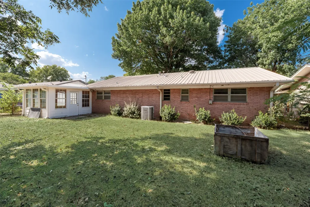 1716 Harris Street Gainesville, TX 76240
