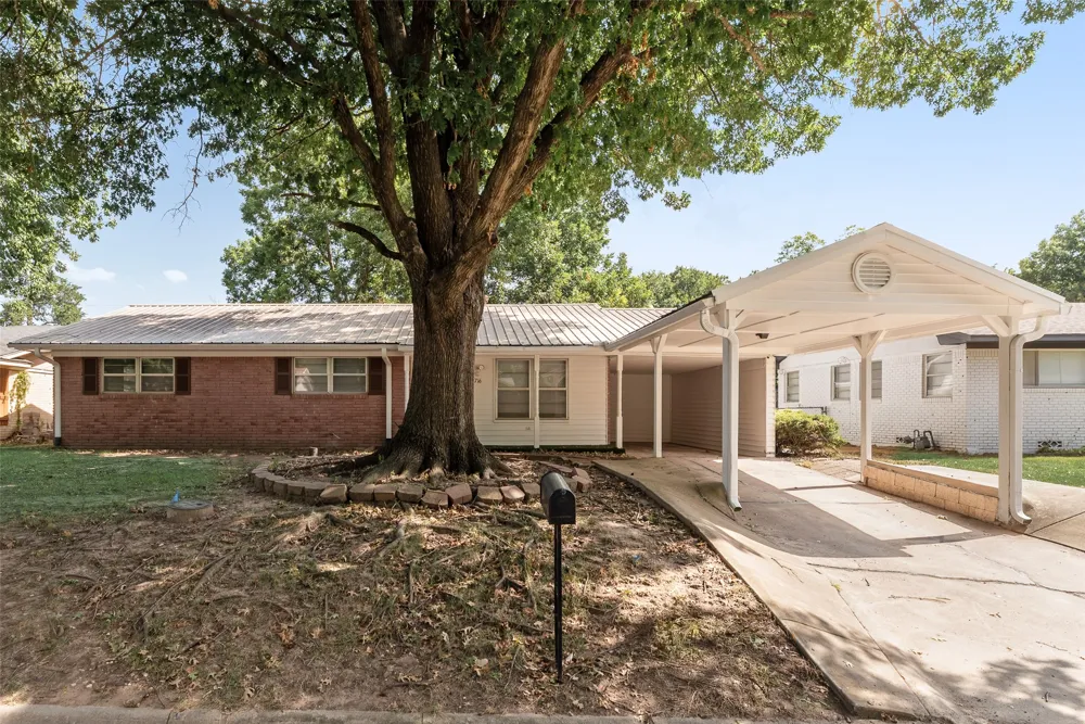 1716 Harris Street Gainesville, TX 76240