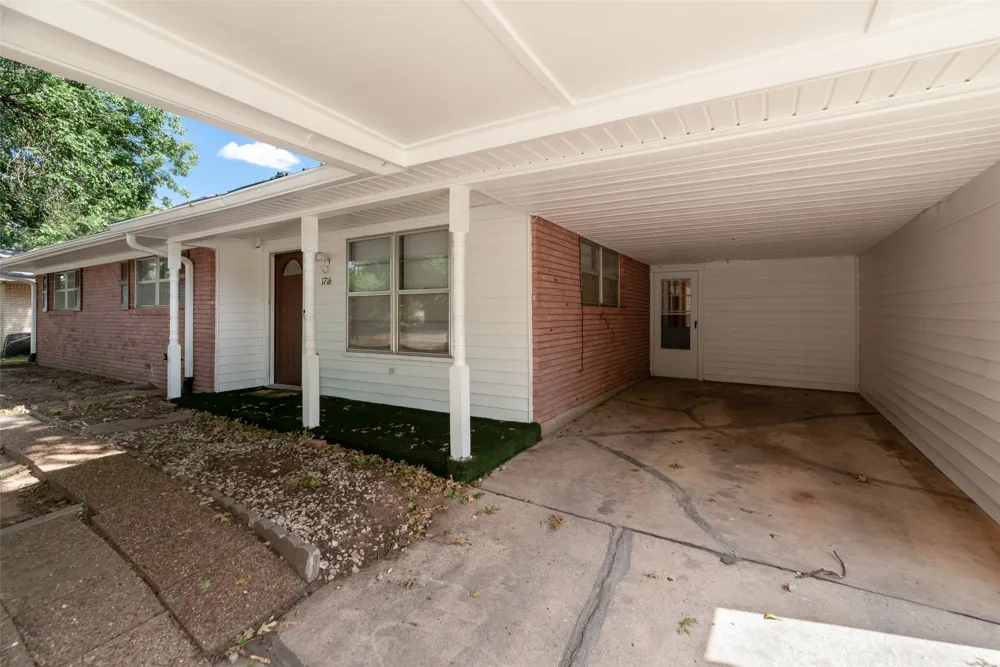 1716 Harris Street Gainesville, TX 76240