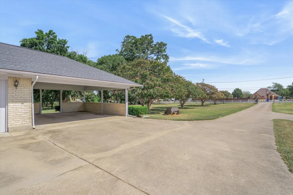 1609 E Farmers Road Seagoville, TX 75159