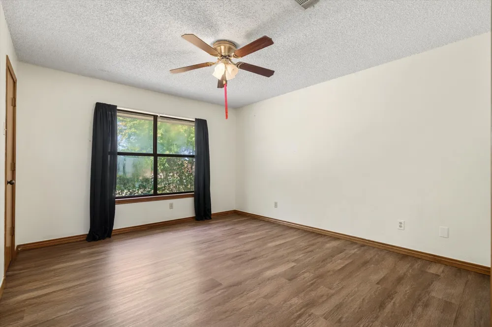 1609 E Farmers Road Seagoville, TX 75159