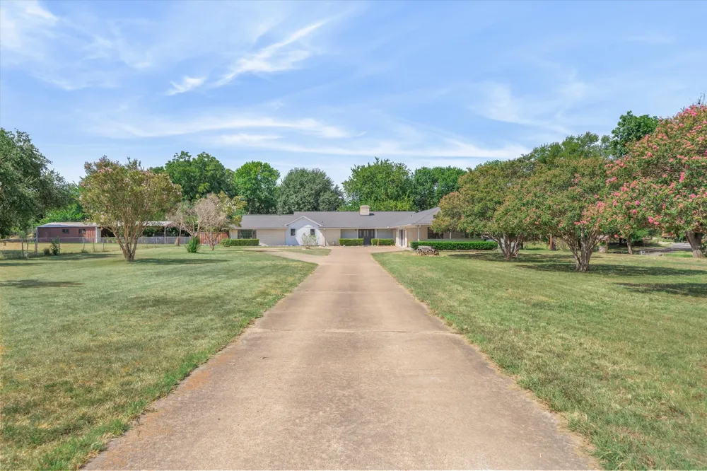 1609 E Farmers Road Seagoville, TX 75159