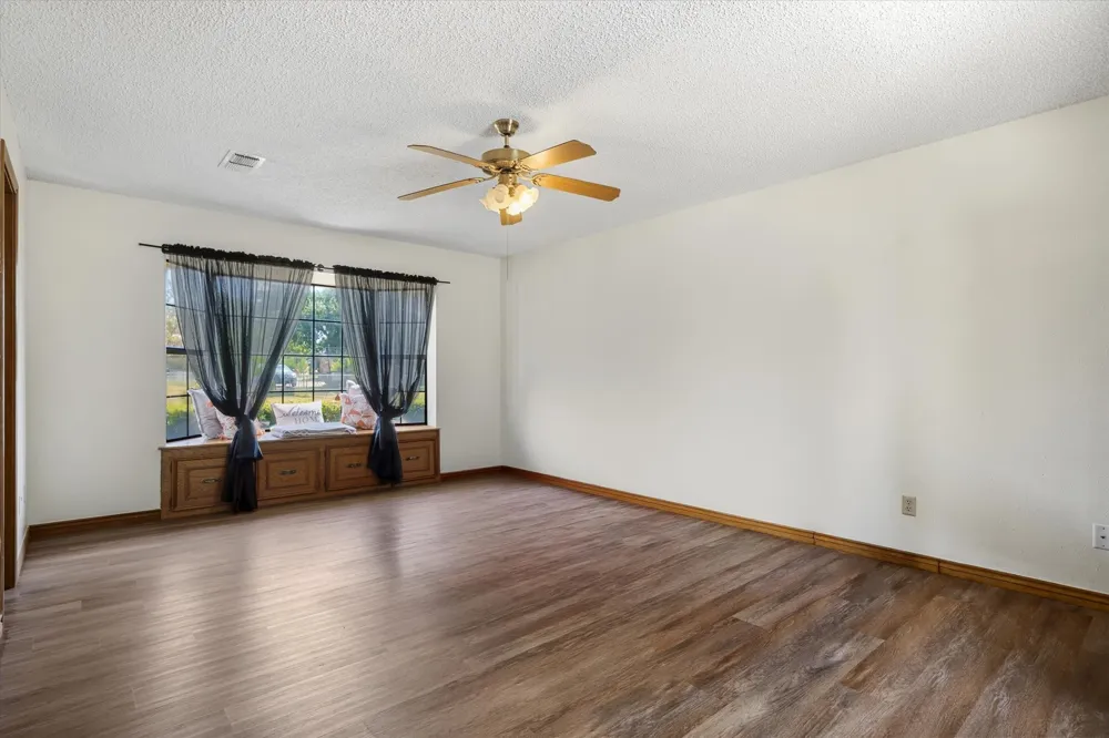 1609 E Farmers Road Seagoville, TX 75159