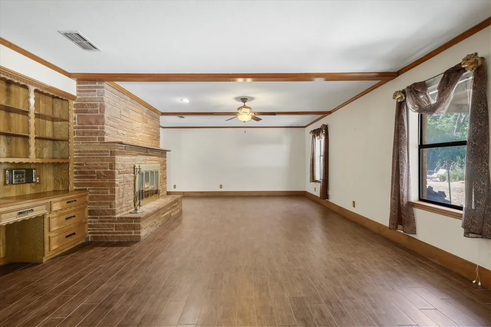 1609 E Farmers Road Seagoville, TX 75159