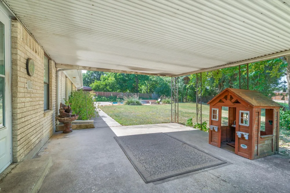 1609 E Farmers Road Seagoville, TX 75159