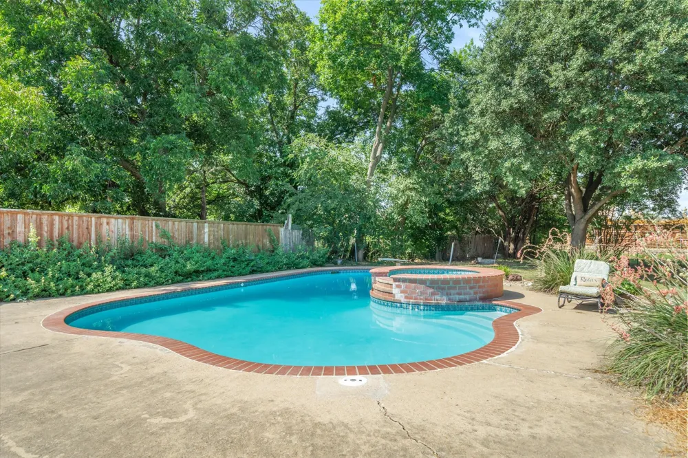1609 E Farmers Road Seagoville, TX 75159