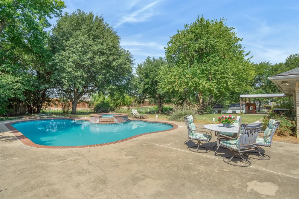 1609 E Farmers Road Seagoville, TX 75159