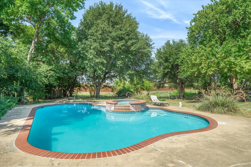 1609 E Farmers Road Seagoville, TX 75159