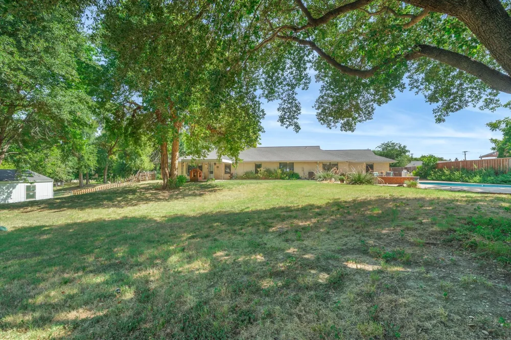 1609 E Farmers Road Seagoville, TX 75159