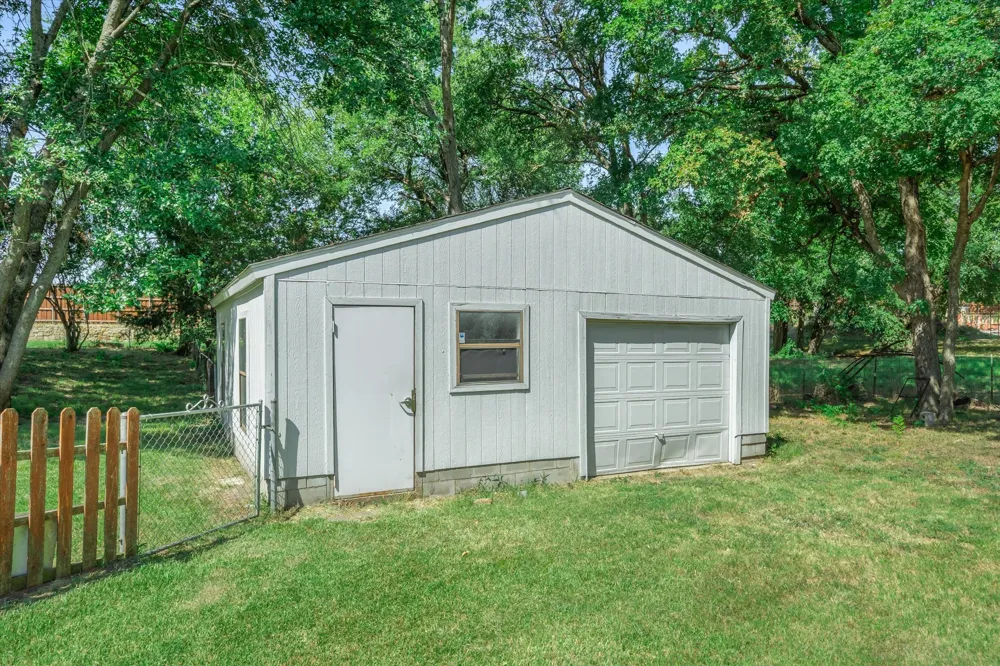 1609 E Farmers Road Seagoville, TX 75159