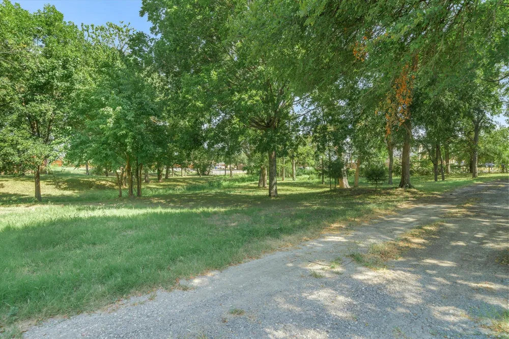 1609 E Farmers Road Seagoville, TX 75159