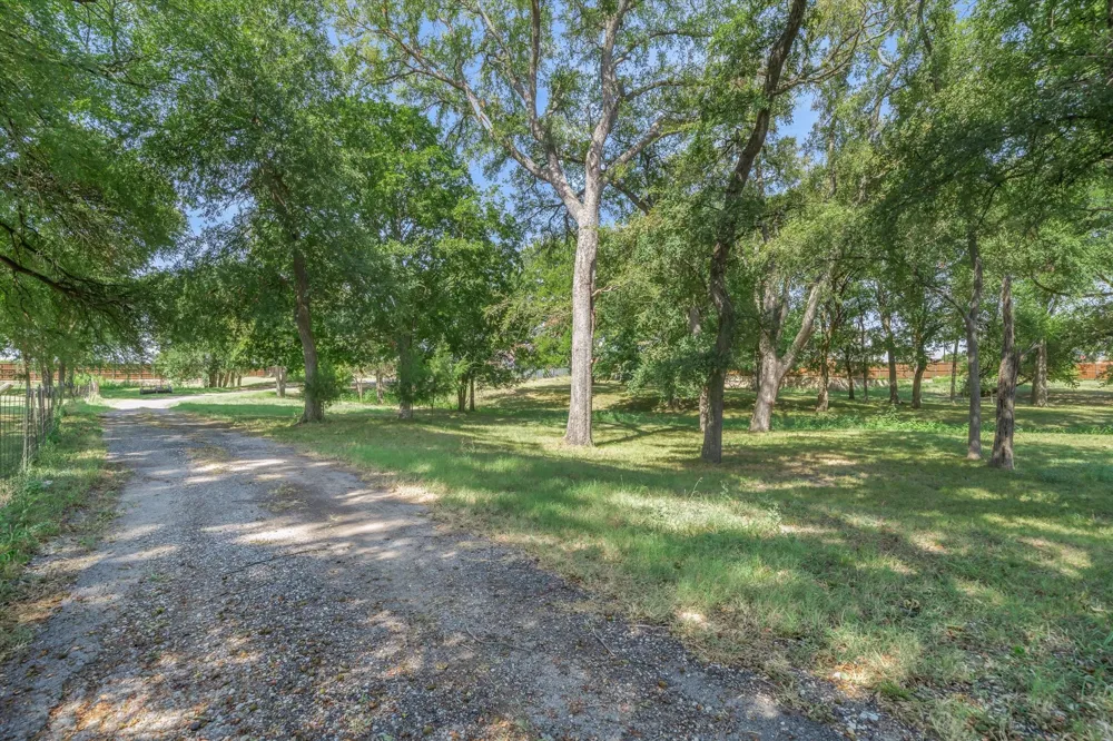 1609 E Farmers Road Seagoville, TX 75159
