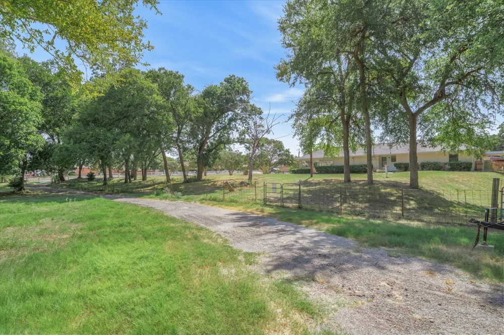 1609 E Farmers Road Seagoville, TX 75159