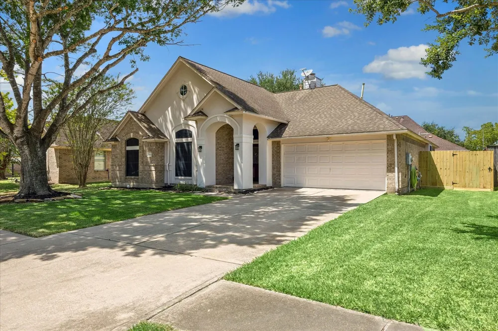 3419 Glastonbury Drive Pearland, TX 77581