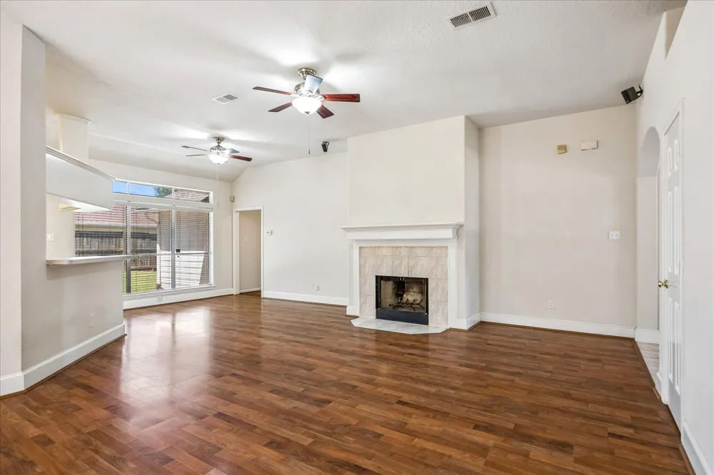 3419 Glastonbury Drive Pearland, TX 77581