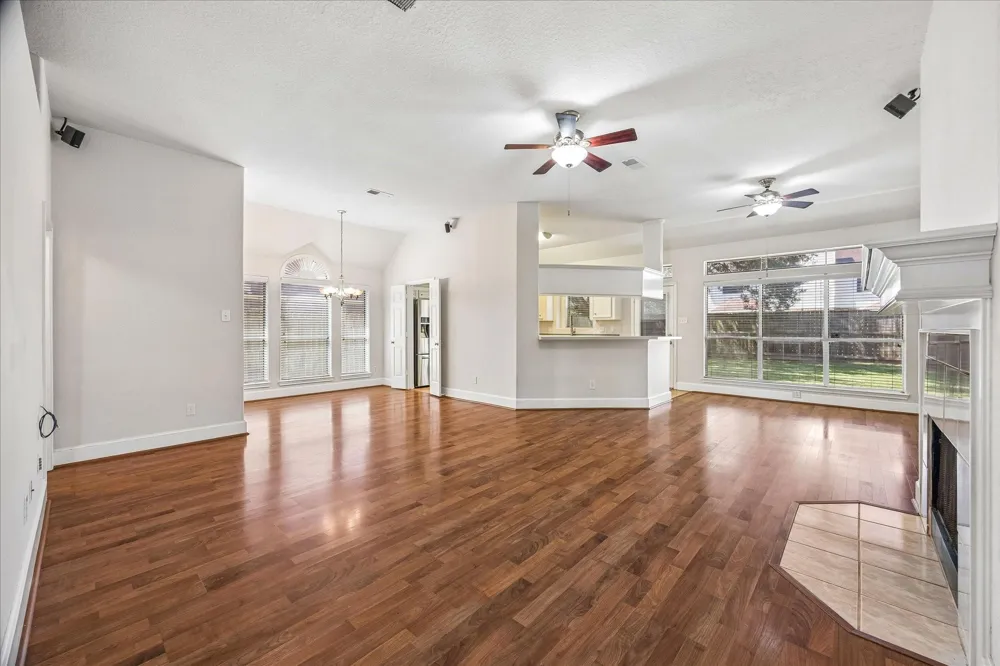3419 Glastonbury Drive Pearland, TX 77581