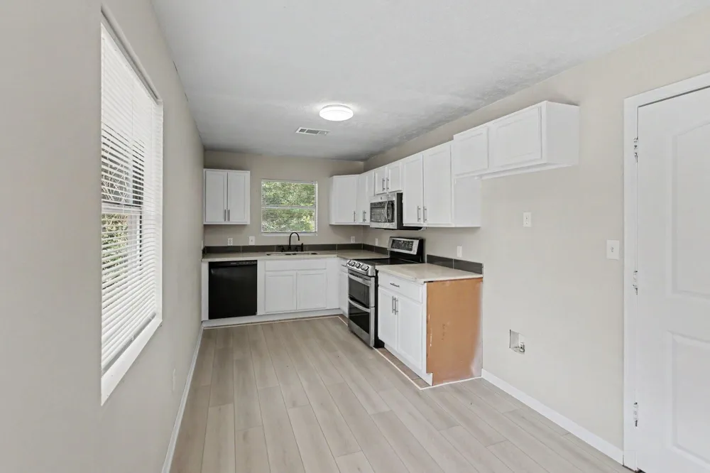 31 Elendor Drive Cleveland, TX 77328
