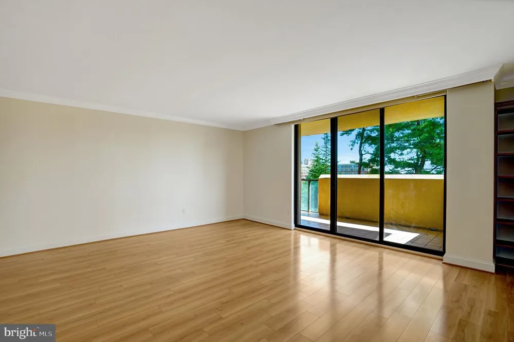 1101 S ARLINGTON RIDGE ROAD #304 Arlington, VA 22202