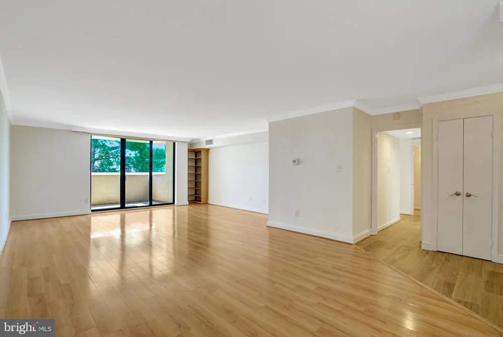 1101 S ARLINGTON RIDGE ROAD #304 Arlington, VA 22202