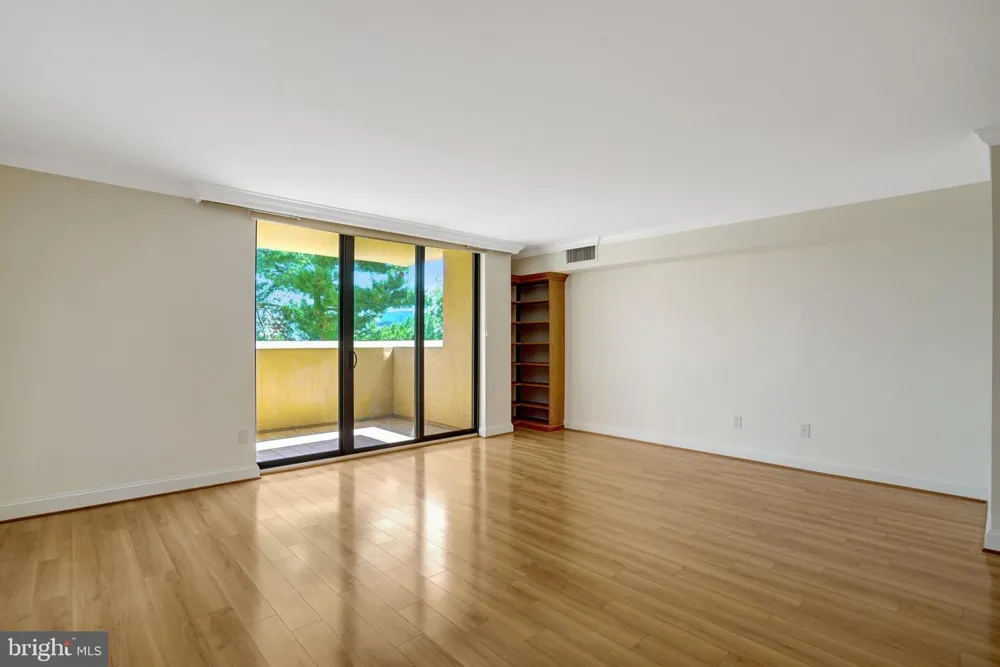 1101 S ARLINGTON RIDGE ROAD #304 Arlington, VA 22202