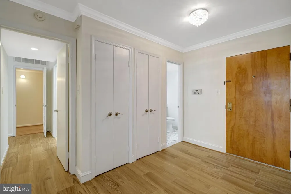 1101 S ARLINGTON RIDGE ROAD #304 Arlington, VA 22202