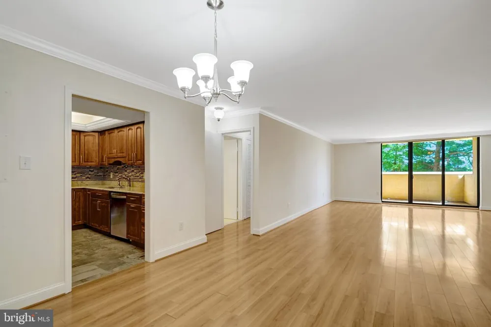 1101 S ARLINGTON RIDGE ROAD #304 Arlington, VA 22202