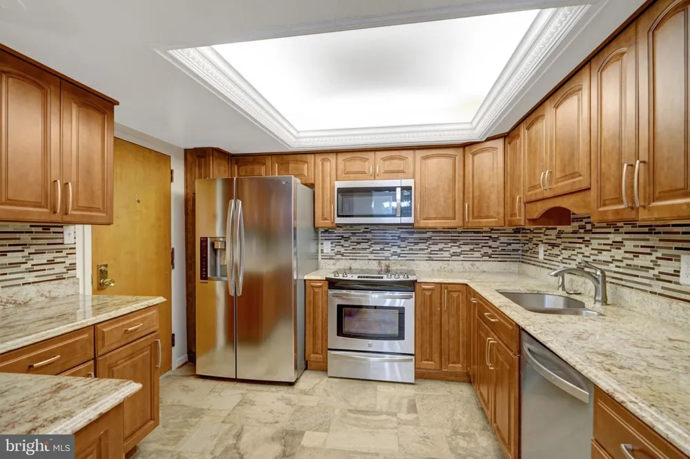 1101 S ARLINGTON RIDGE ROAD #304 Arlington, VA 22202