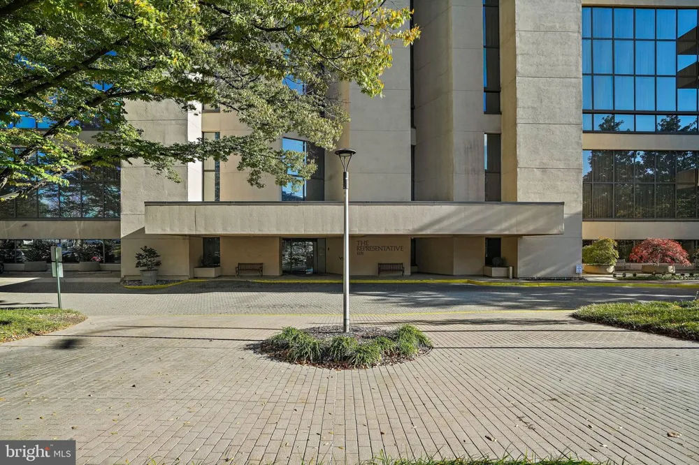 1101 S ARLINGTON RIDGE ROAD #304 Arlington, VA 22202